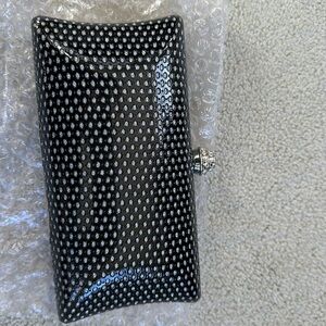 Black clutch